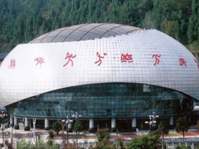 山东体育中心球形网架加工安装